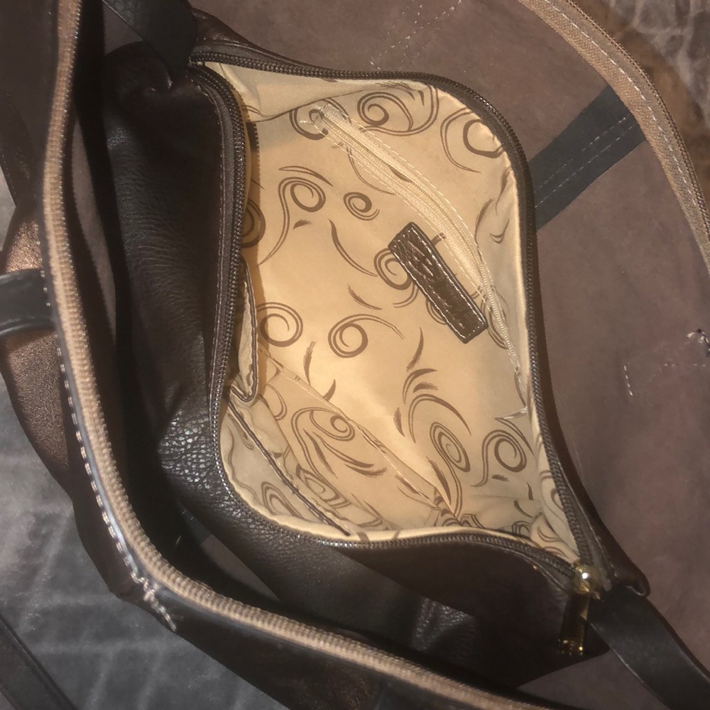 Large Purse with Inner Pockets - Picture 2 of 3
